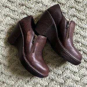 Born Glover Clog. Brown Leather, size 8.